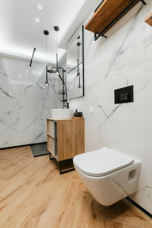 The Forest - Luxe Central Apt With Free Secured Parking 布拉索夫 外观 照片