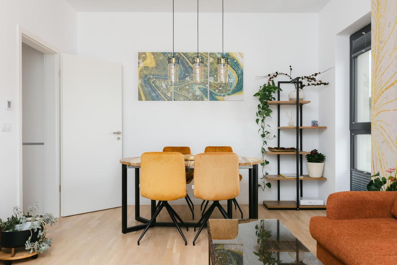 The Forest - Luxe Central Apt With Free Secured Parking 布拉索夫 外观 照片