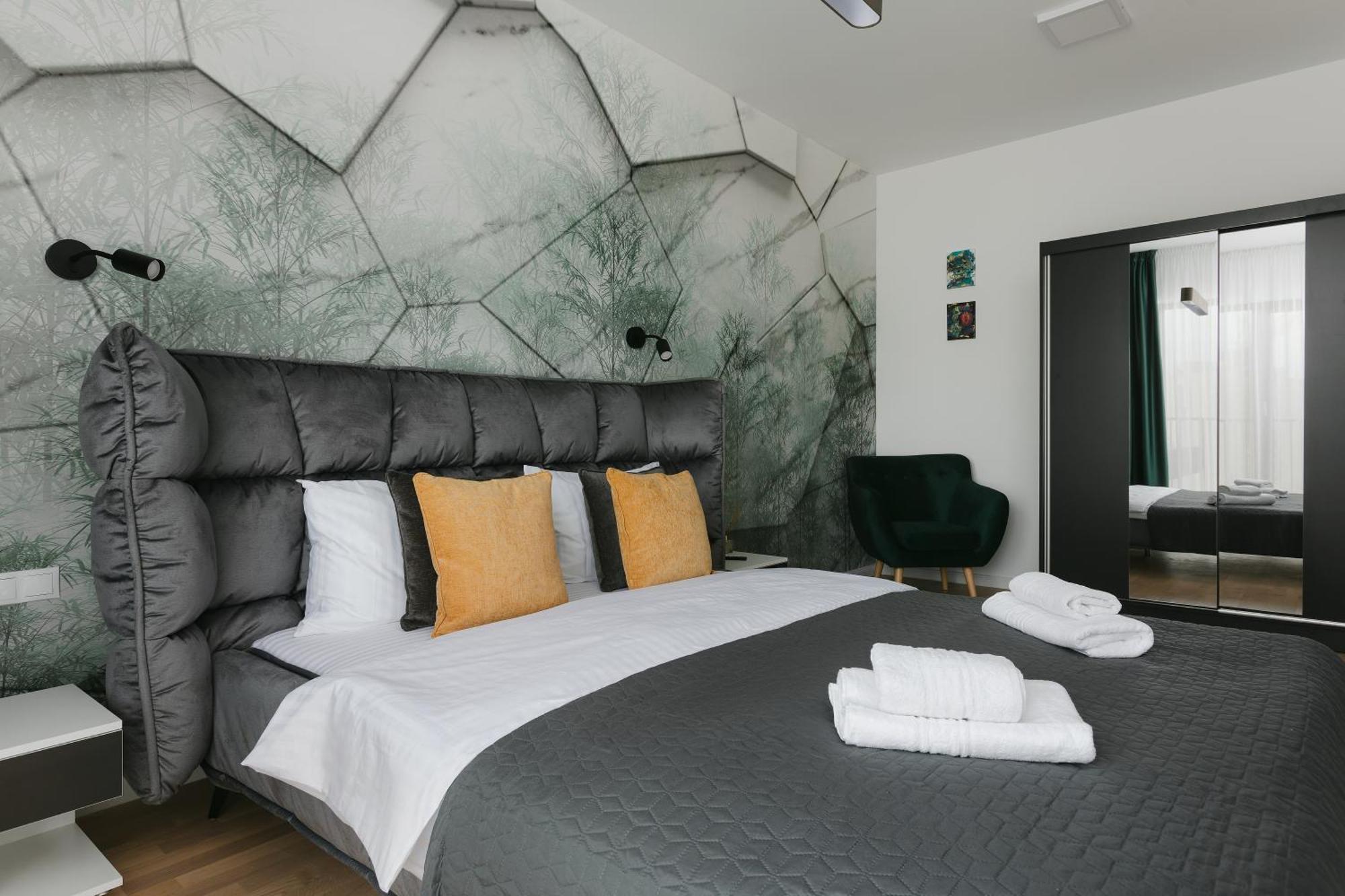 The Forest - Luxe Central Apt With Free Secured Parking 布拉索夫 外观 照片